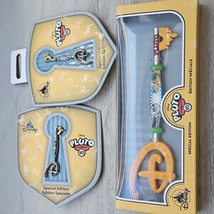 NWT Disney Store Special Edition Pluto 90th Anniversary Collectible Key & Pins